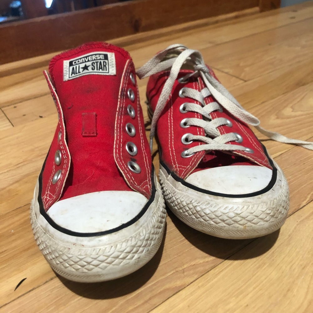 Red Woman’s 8 converse